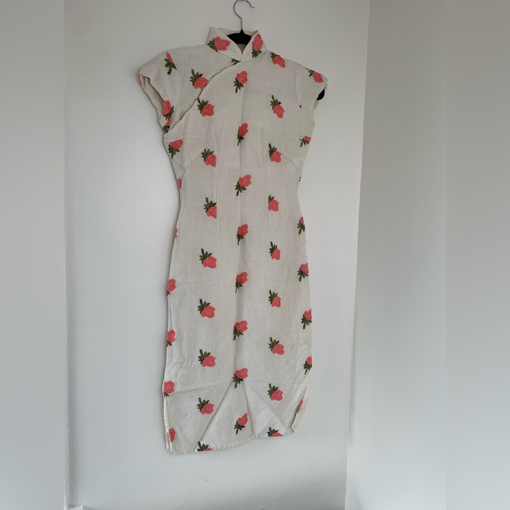 SOLD Rare Vintage 1950’s Floral Embroidered Raw Linen Lined Silk Cheongsam Dress - Picture 8 of 15
